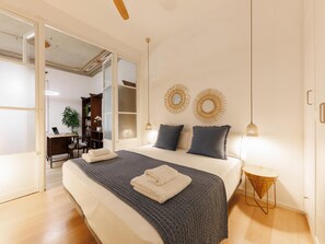 2 bedrooms, iron/ironing board, internet, bed sheets