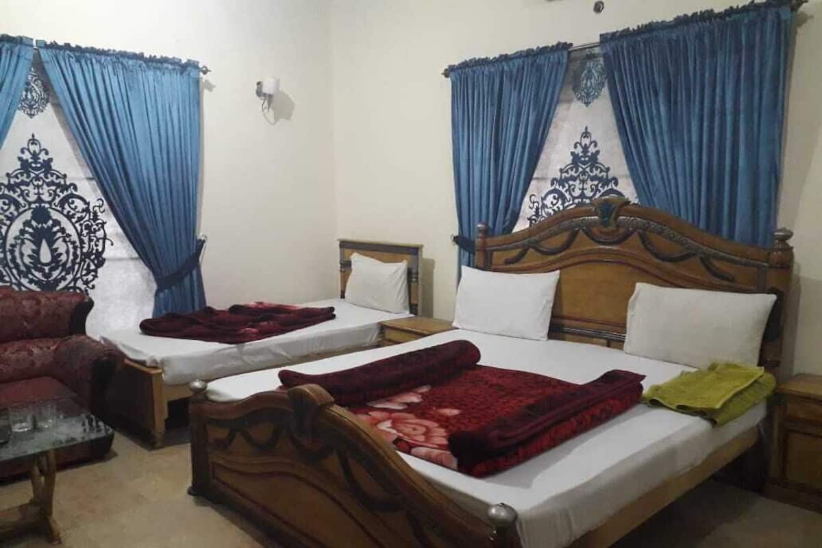 Basic Triple Room | Desk, WiFi (free)