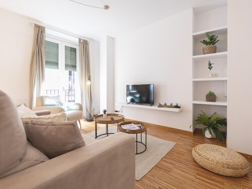 Sunset - Holiday Apartment Rental in Girona | Bravissimo