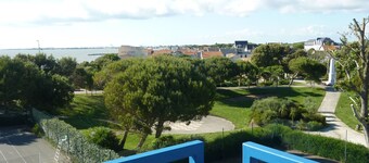 Châtelaillon-Plage: Sea view apartment for 2 with pool