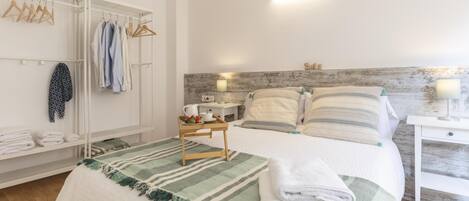 2 dormitorios, tabla de planchar con plancha, Internet y ropa de cama