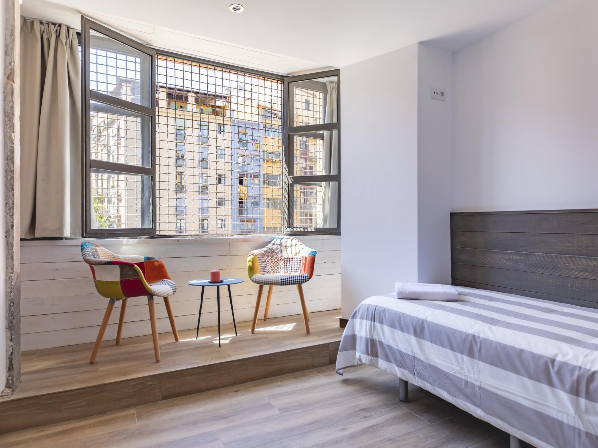 2 bedrooms, iron/ironing board, internet, bed sheets