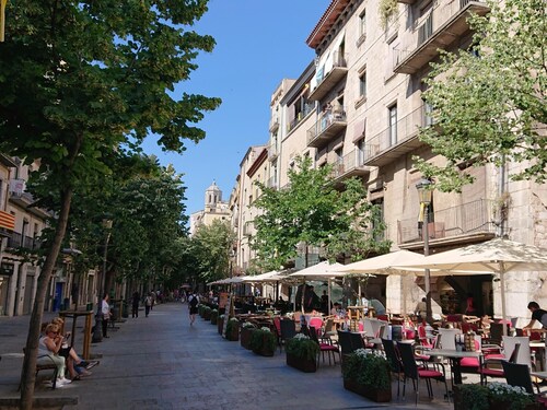 Rambla Eiffel 1 - Holiday Apartment Rental in Girona | Bravissimo