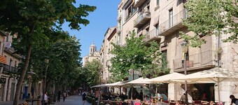 Rambla Eiffel 1 - Holiday Apartment Rental in Girona | Bravissimo