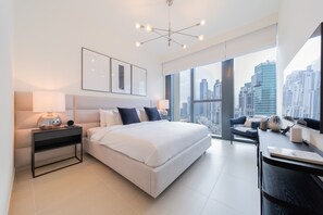 Egyptian cotton sheets, premium bedding, memory-foam beds, in-room safe - EDEN'S Homes & Villas - BLVD Heights (Dubai)