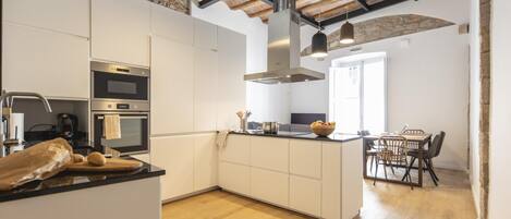 Køleskab, mikrobølgeovn, ovn, opvaskemaskine