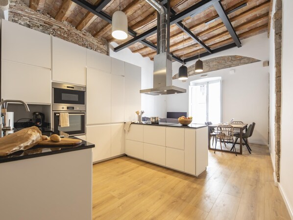 Fridge, microwave, oven, dishwasher - Bravissimo Bali, beautiful 2-bedroom apartment (Girona)