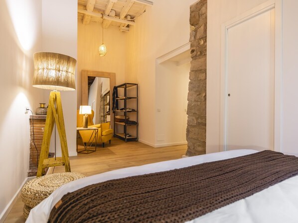 2 bedrooms, iron/ironing board, Internet, bed sheets