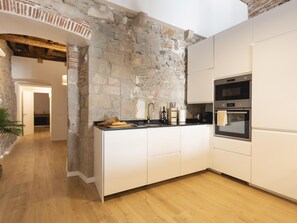 Fridge, microwave, oven, dishwasher - Bravissimo Bali, beautiful 2-bedroom apartment (Girona)