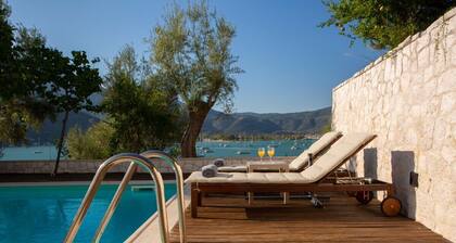 Liana's House with great view in Vlicho Bay & big private pool !