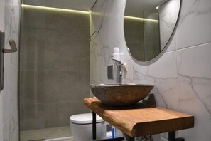 Economy Studio, 1 Double Bed with Sofa bed, Non Smoking, Balcony | Bathroom | Shower, rainfall showerhead, hair dryer, towels