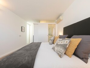 1 chambre, fer et planche à repasser, accès Internet, draps fournis