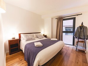 3 chambres, fer et planche à repasser, accès Internet, draps fournis