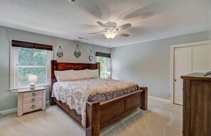 5 bedrooms, iron/ironing board, free WiFi, bed sheets