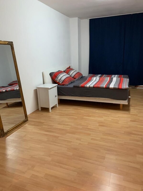 Habitación con 1 cama matrimonial o 2 individuales, baño compartido | Wifi gratis 