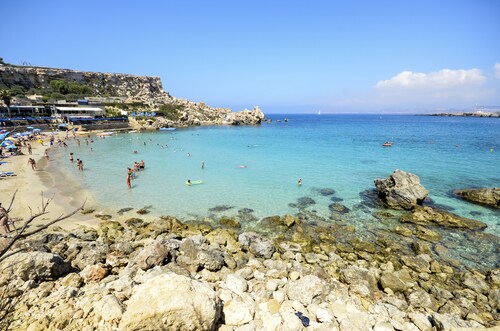 Summer Breeze Maisonette with Terrace by Getaways Malta