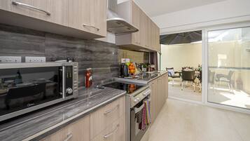 Apartment, 3 Bedrooms, Terrace | Private kitchen | Full-sized fridge, microwave, oven, stovetop