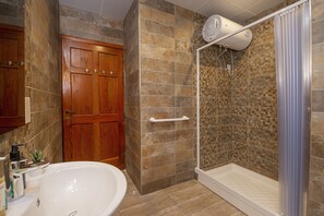 Apartment, 2 Bedrooms (1) | Bathroom | Shower, eco-friendly toiletries, hair dryer, towels