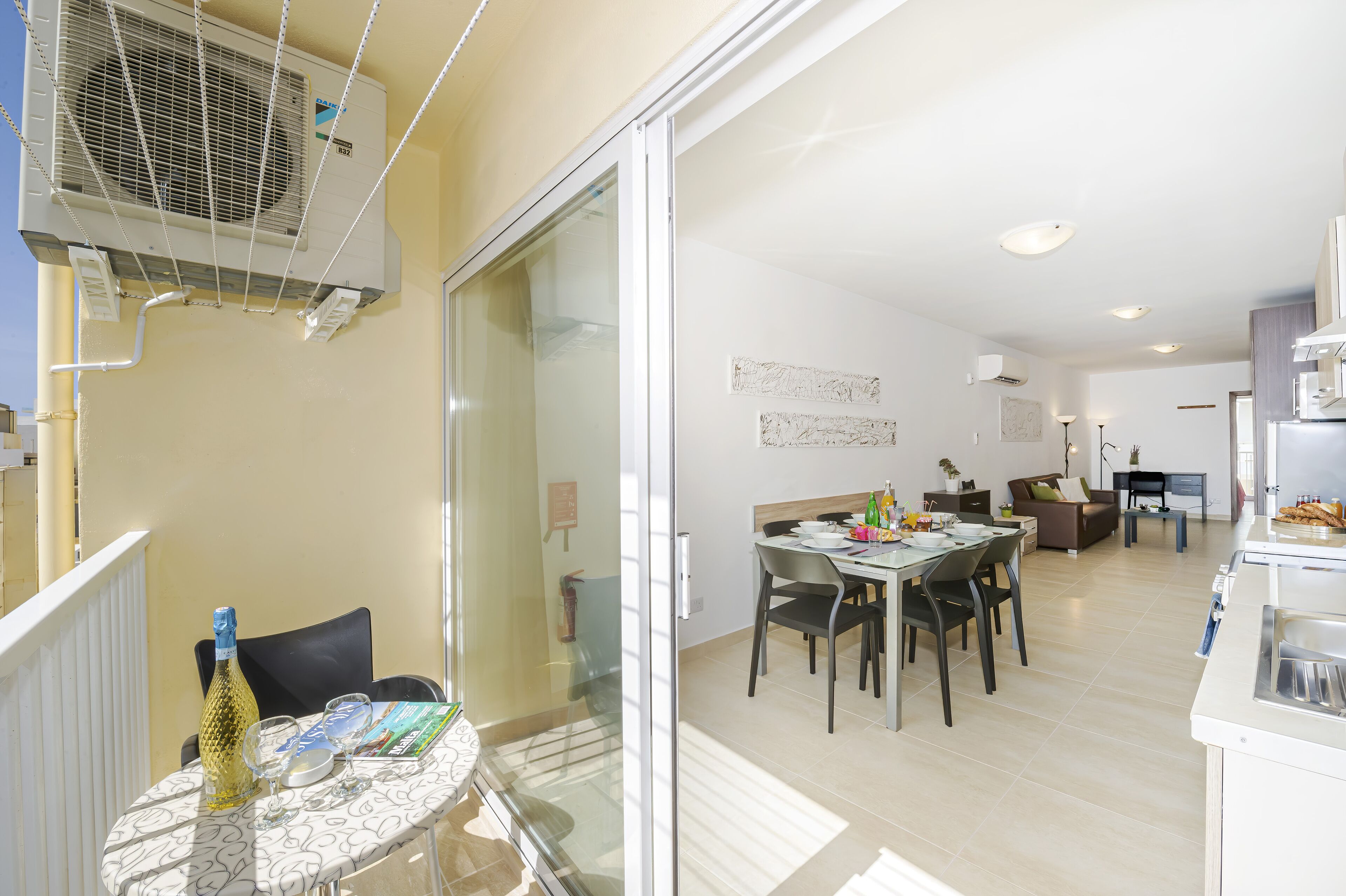 Apartamento, 2 quartos (1) | Cozinha privada | Geladeira grande, micro-ondas, fogão, cooktop