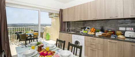 Superior Apartment, 2 Bedrooms (1) | Dining room