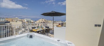 Summer Breeze Penthouse with large Terrace and Hot Tub by Getaways Malta