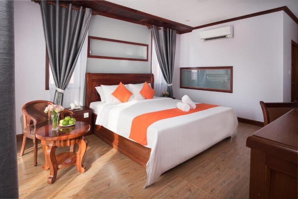 1 bedroom, desk, WiFi