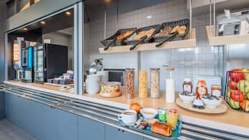 Tägliches Frühstück zum Mitnehmen gegen Gebühr
