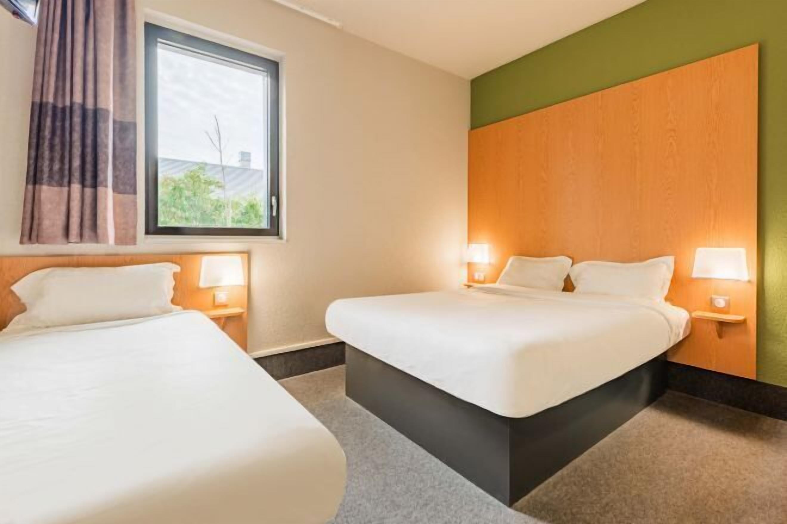 Skrivbord, ljudisolering, gratis wi-fi och sängkläder