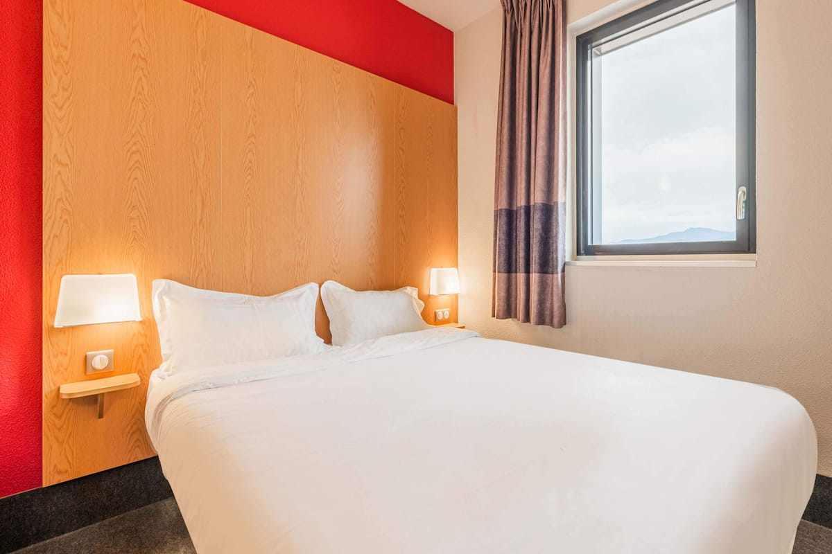 Double Room | Desk, soundproofing, free WiFi, bed sheets