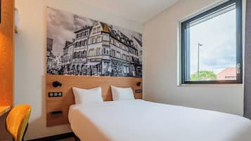 Habitación doble | Escritorio, insonorización, wifi gratis y ropa de cama
