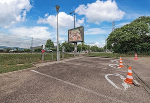Free self parking - B&B HOTEL Colmar Expo (Colmar)