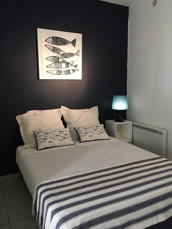 1 chambre, fer et planche à repasser, Wi-Fi, draps fournis