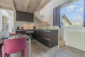 Réfrigérateur, four, lave-vaisselle, cafeti ère/bouilloire