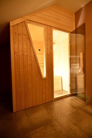Departamento de luna de miel | Amenidades de baño | Regadera, secadora de cabello, toallas, jabón
