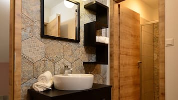 Honeymoon Apartment | Bathroom | Shower, hair dryer, towels, soap