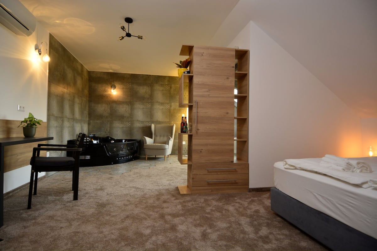 Honeymoon Apartment | Private spa tub