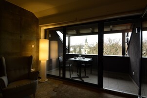 蜜月公寓 | 迷你吧、客房内保险箱、办公桌、遮光窗帘