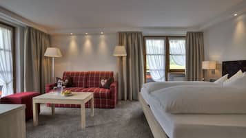 Deluxe Double Room | In-room safe, desk, blackout drapes, soundproofing