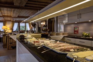 包含每日自助早餐