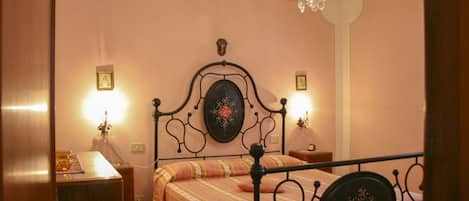 5 bedrooms, bed sheets