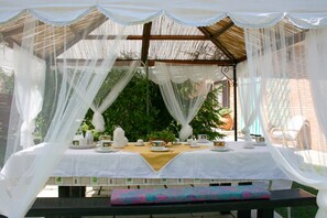 Outdoor dining