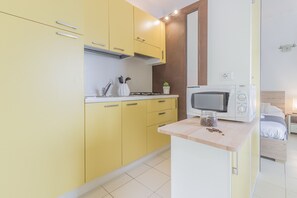 Fridge, microwave, coffee/tea maker, electric kettle