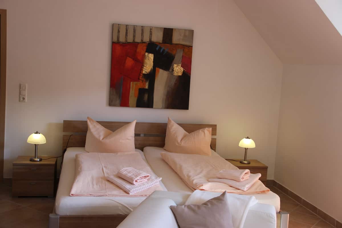 Lejlighed (final cleaning fee incl.) | 1 soveværelse, allergivenligt sengetøj, skrivebord