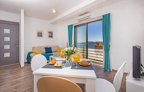 Apartment, 1 Bedroom, Sea View | In-room dining - Apartmani D & J (Dubrovnik)