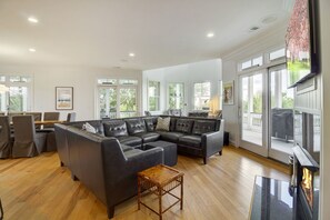 Smart-TV, Videospiele, Tischtennisplatte