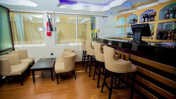 3 bars/lounges