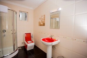 Shower, free toiletries, hair dryer, slippers - Hotel San Marino (Kitui)