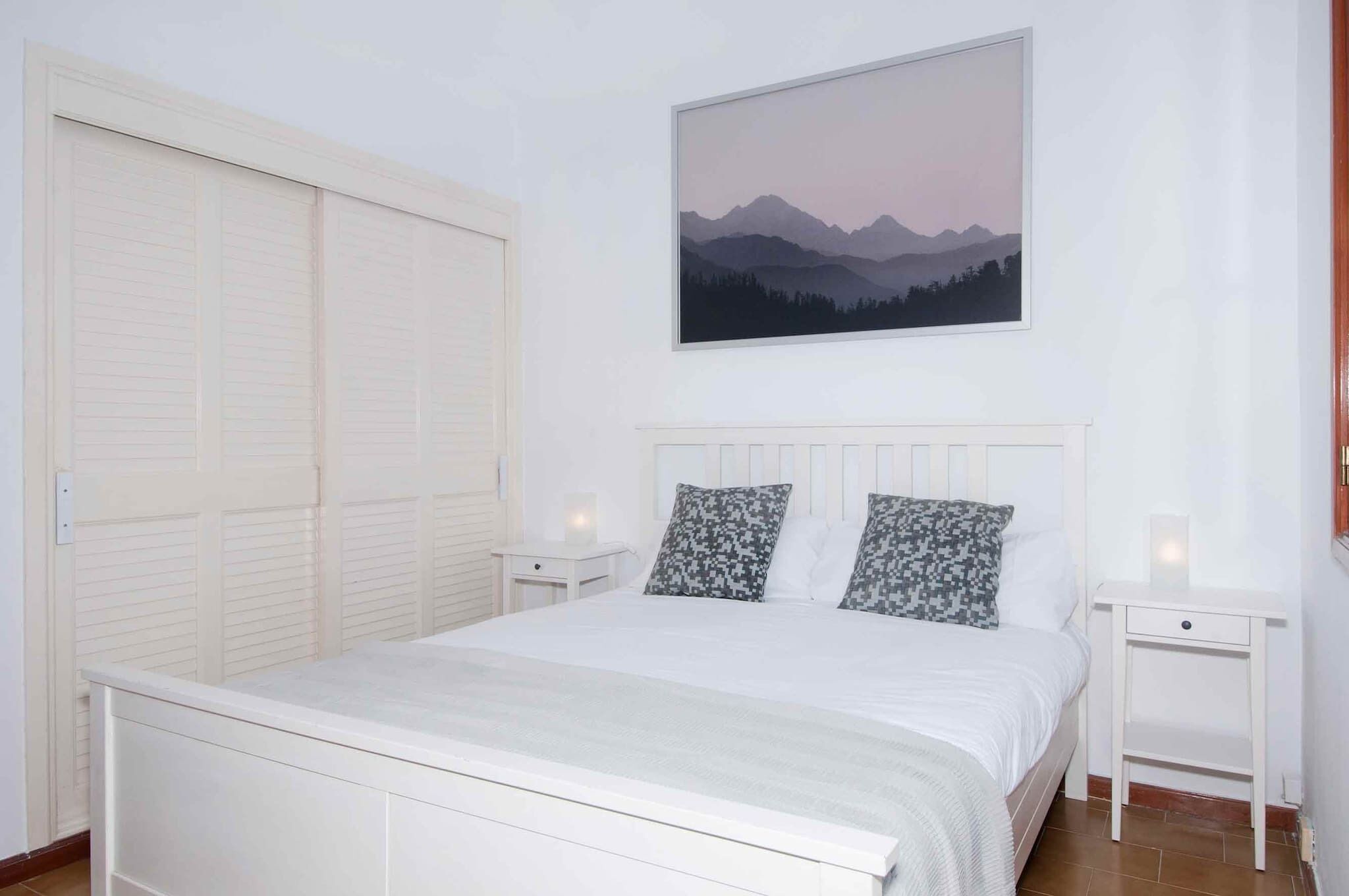 3 slaapkamers, een strijkplank/strijkijzer, gratis wifi, beddengoed
