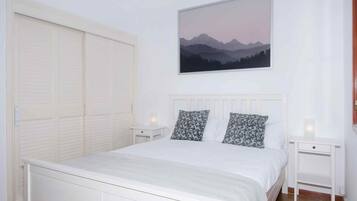 3 slaapkamers, een strijkplank/strijkijzer, gratis wifi, beddengoed