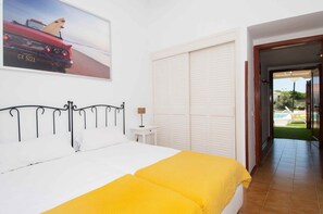 3 makuuhuonetta, silitysrauta/-lauta, ilmainen Wi-Fi, vuodevaatteet